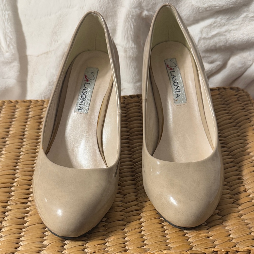 **3/$15** Women's Nude Pumps Size 9